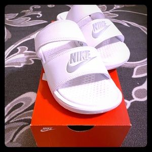Women’s Nike Benassi Slides size 8